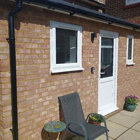 Cosy Garden Studio Room Minimum Two Night Booking 브라이턴 외부 사진