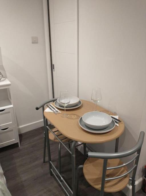 Cosy Garden Studio Room Minimum Two Night Booking 브라이턴 외부 사진