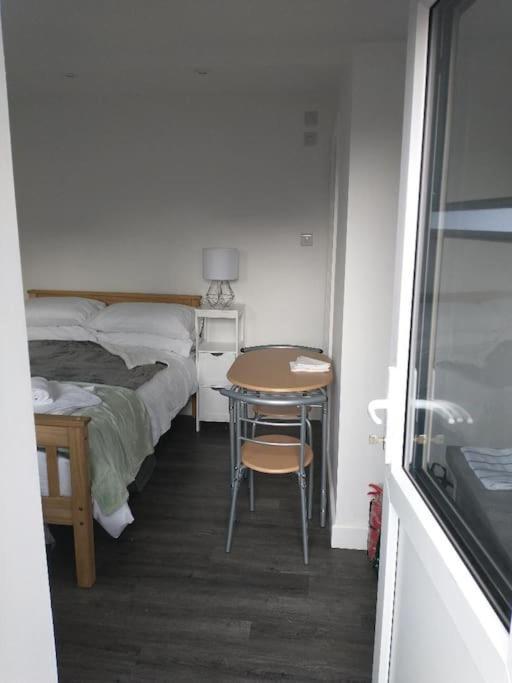 Cosy Garden Studio Room Minimum Two Night Booking 브라이턴 외부 사진