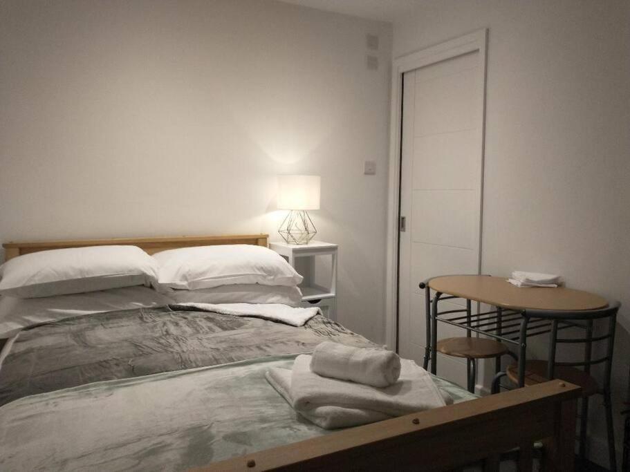 Cosy Garden Studio Room Minimum Two Night Booking 브라이턴 외부 사진